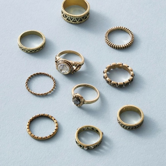 💕3/$30 10pc rhinestone engraved textured ring - Picture 3 of 3